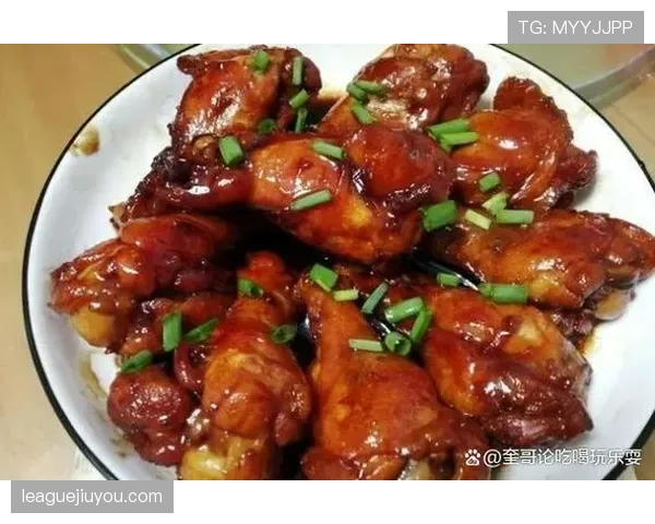 字母哥家冰箱里只放鸡胸肉和水，连瓶可乐都找不到